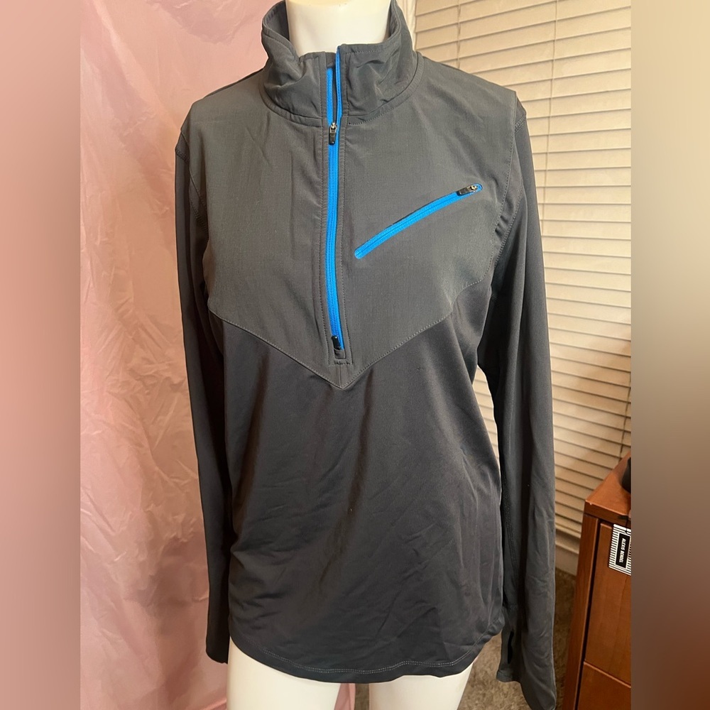 Nike running, Nike element Gray Pullover with Blue Accents and reflector’s.